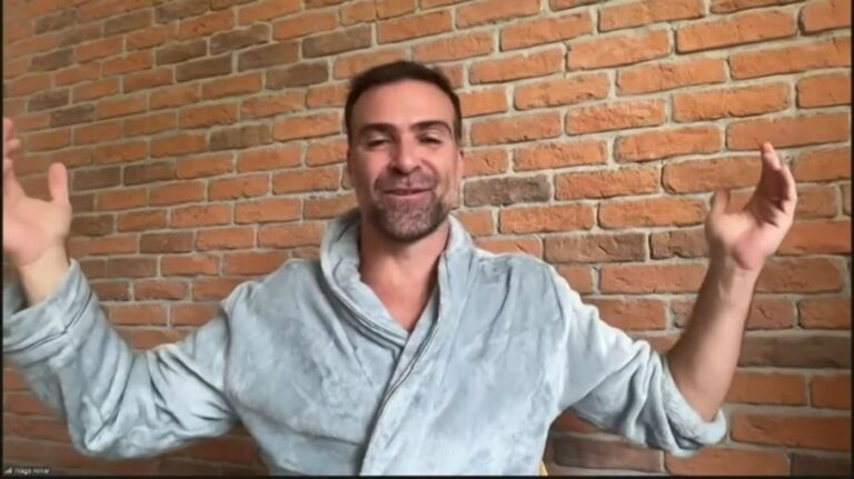 Pilhado critica Flamengo e faz programa de roupão após derrota