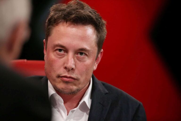 Elon Musk intensifica discursos racistas contra imigrantes no X