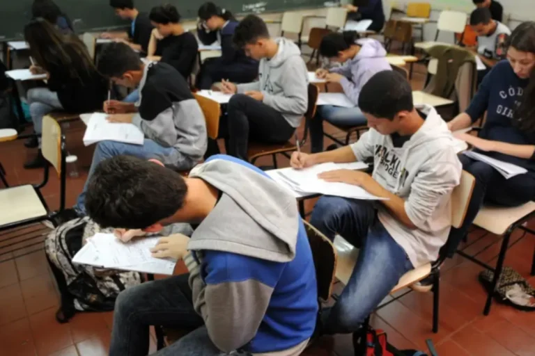 Enem 2025: mais de 4,8 milhões de estudantes realizam provas neste domingo