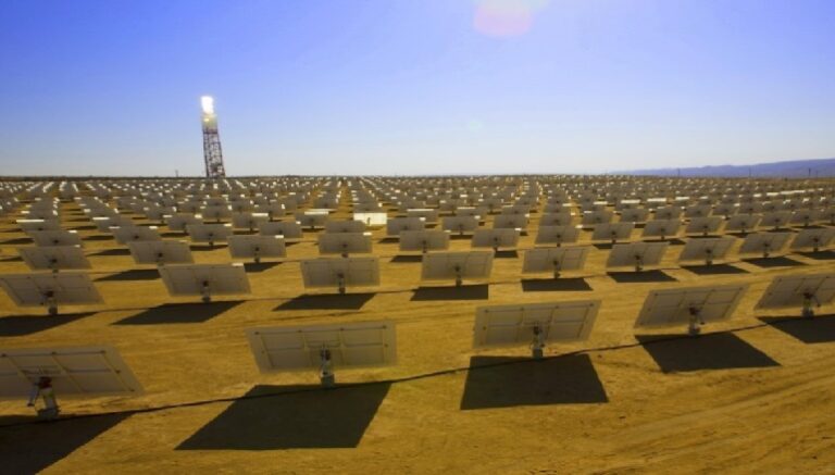 Agricultores adotam painéis solares para aumentar a produtividade no campo