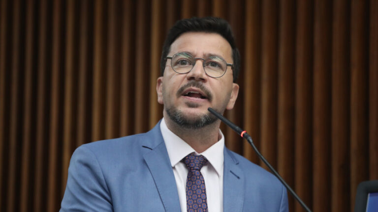 Oposição critica permuta de imóveis em projeto na Assembleia do Paraná