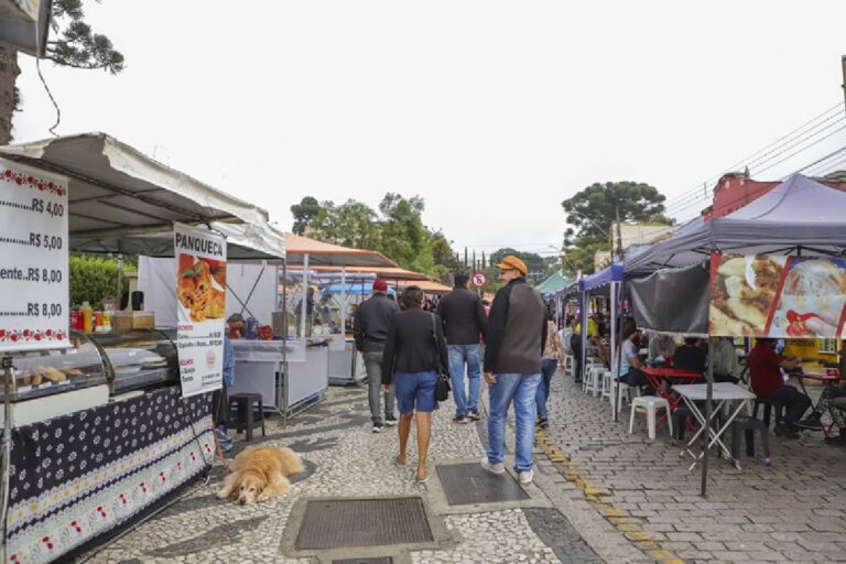 Curitiba oferece 11 feiras livres nesta sexta-feira