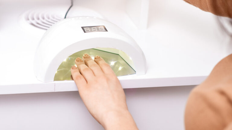 Anvisa proíbe substâncias em produtos de unha em gel