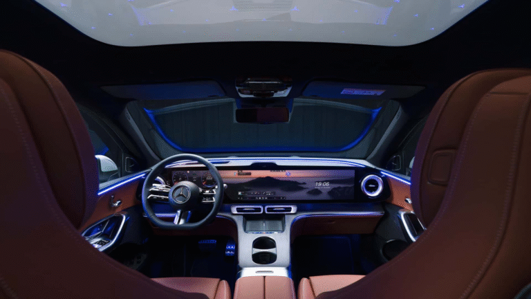 Mercedes-Benz volta a investir em botões físicos nos veículos