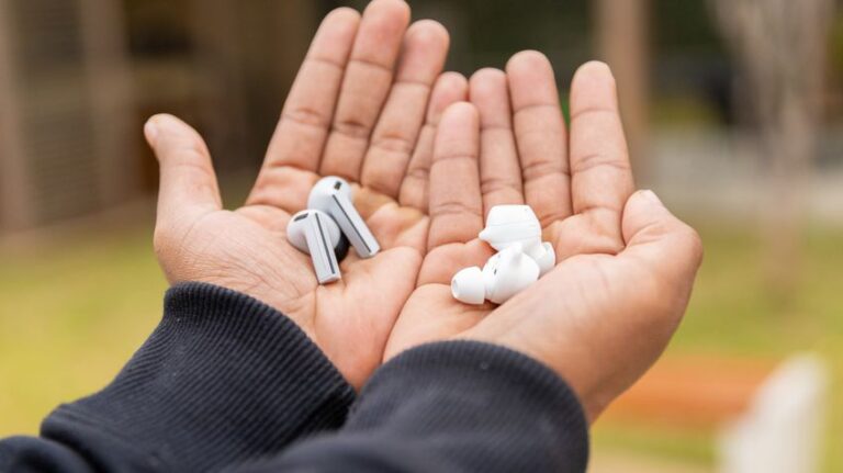 Galaxy Buds Core tem preço reduzido no Magalu; confira a oferta