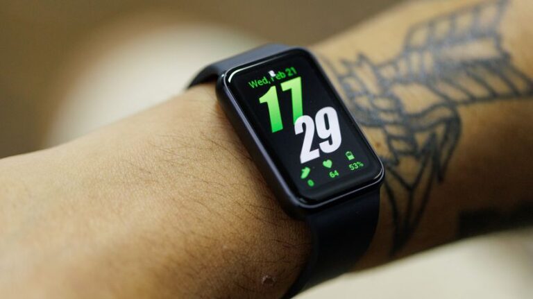 Magalu reduz preço da Galaxy Fit 3 para menos de R$ 200