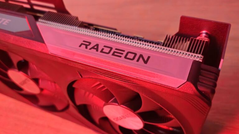 AMD apresenta Radeon RX 7700 com 16 GB para jogos em 1440p