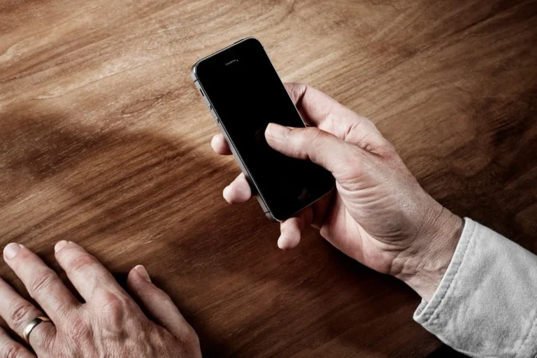 OAB-RJ aciona Meta por falha de segurança no WhatsApp