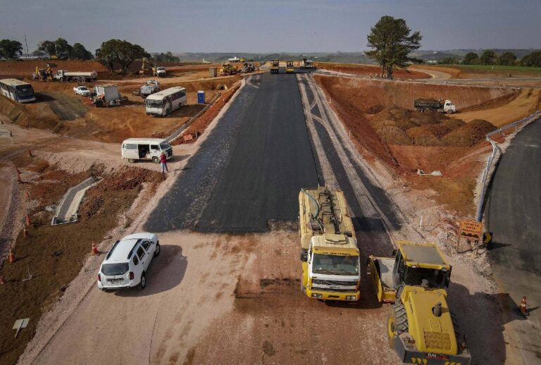 Bilhões em investimentos transformam o Paraná em centro de obras