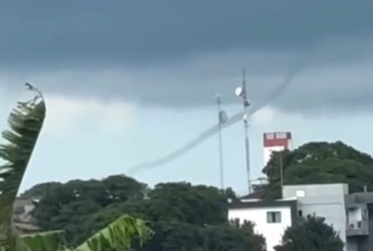 Nuvem funil surpreende moradores do Paraná em fenômeno climático