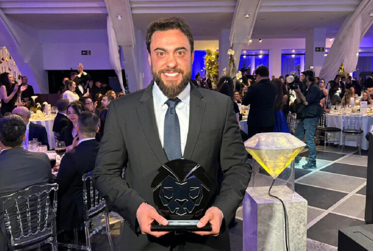 Gabriel Massa é o vencedor do Prêmio Líderes do Paraná 2025