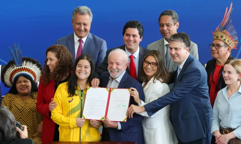 Lula apresenta projetos para criar universidades no Brasil