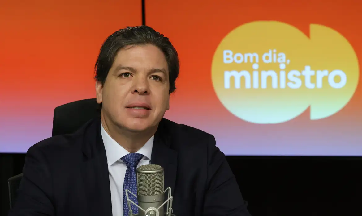 Meta do governo é conectar 100% das escolas até 2026