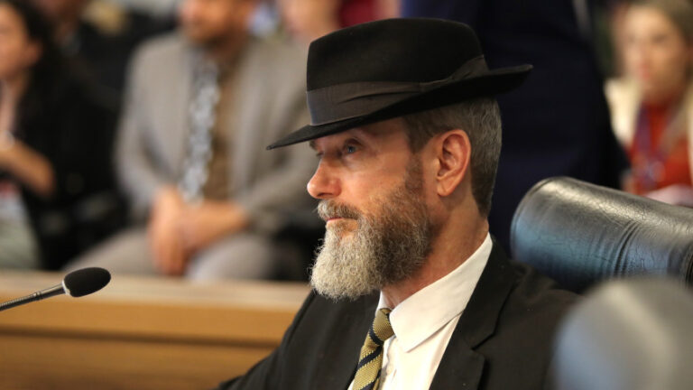 Projeto de lei assegura certidões em braile para deficientes visuais