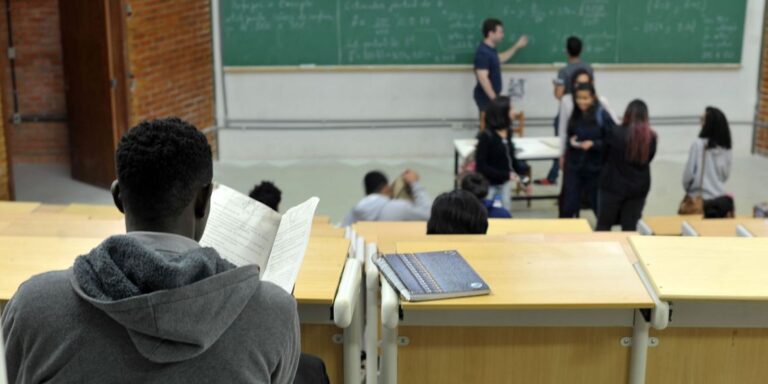 MEC disponibiliza 7,8 mil vagas em pós-graduação para professores