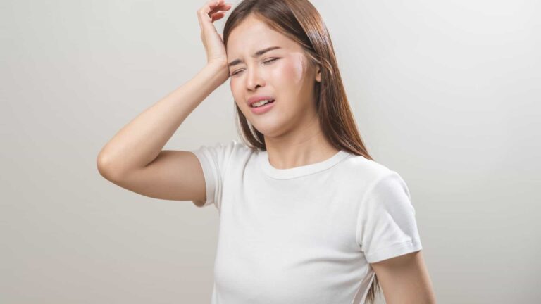 Entenda os fatores que podem causar enxaqueca