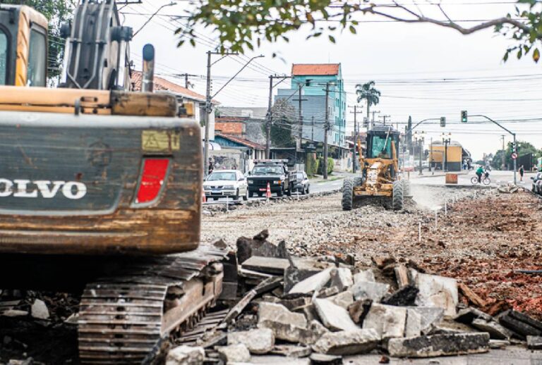 Bloqueio na Avenida Sete de Setembro por uma semana em Curitiba