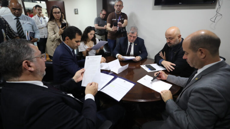 Assembleia aprova Política de Apoio às Apaes no Paraná