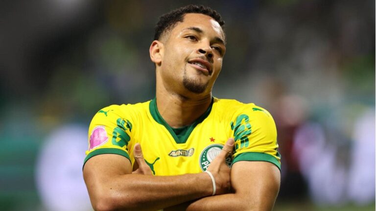 Vitor Roque renasce no Palmeiras e volta à Seleção