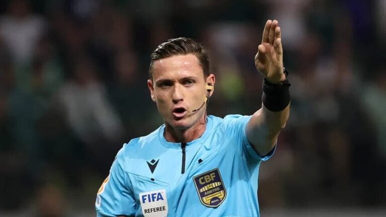 Árbitro polêmico volta a apitar e gera revolta