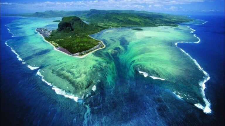 A cachoeira submersa que desafia a lógica