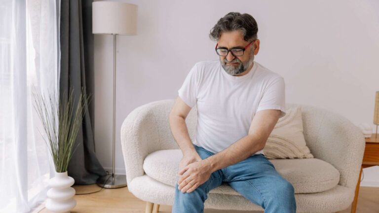 Por que seu joelho estala? Compreenda o funcionamento do corpo