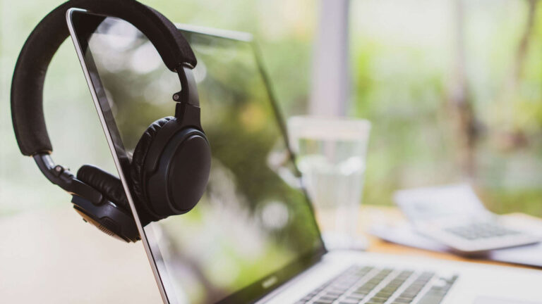 Windows 11 permite áudio compartilhado entre dois fones Bluetooth