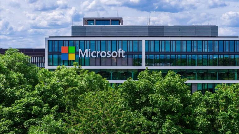 Microsoft intensifica investimentos em infraestrutura de IA