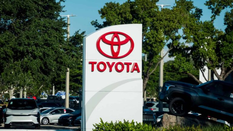 Toyota retoma produção no Brasil após 40 dias de paralisação