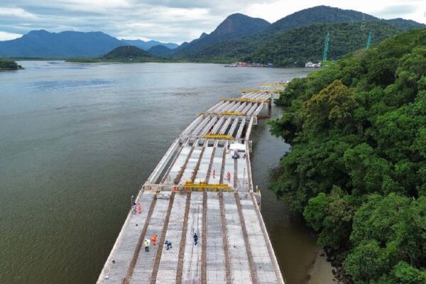 Ponte de Guaratuba: Gigante do Litoral Paranaense Atinge Marco de 50% de Conclusão