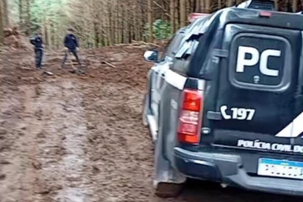 Preso, homem confessa onde enterrou corpo de casal morto por dívida na RMC