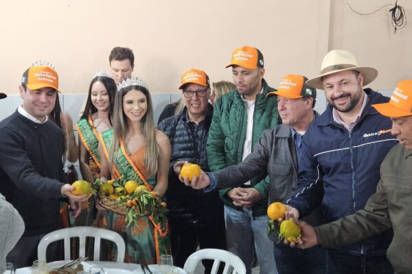 Deputado Geraldo Mendes participa da 57ª Festa da Ponkan que homenageou Alexandre Curi