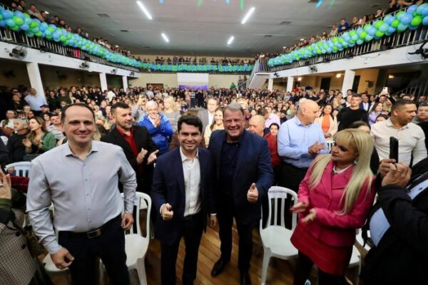 Alexandre Curi lança Maurício Rivabem a deputado federal