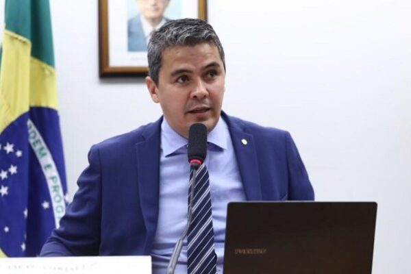 Cassação de Carla Zambelli está nas mãos de um paranaense