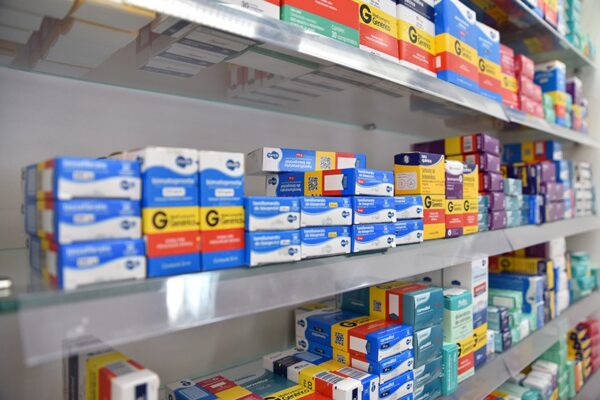 Disputa no Congresso: Venda de Remédios em Supermercados Divide Opiniões e Acende Debate