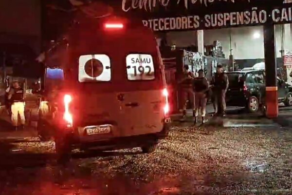 Dupla é executada a tiros quando chegava para buscar carro em oficina