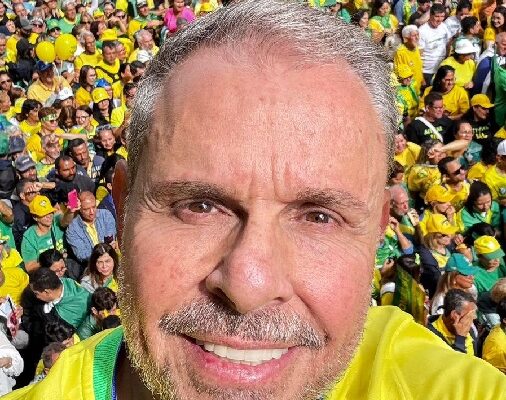 Protesto pela liberdade de expressão rola em Curitiba
