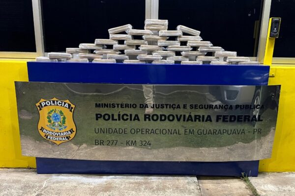 PRF apreende carregamento com 41 quilos de crack em fundo falso na BR-277