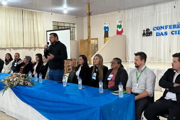 Virmond realiza Conferência Municipal da Cidade com foco em desenvolvimento urbano e inclusão social Prefeito Fernando Mierzva durante abertura do aberto (Foto: Ascom/Virmond)