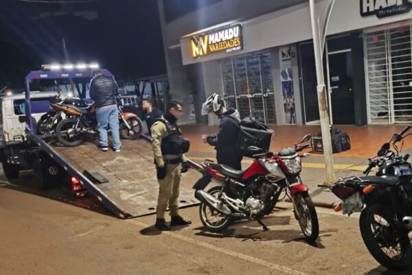 Operação de Trânsito em Cafelândia resulta em motocicletas recolhidas e condutor com CNH suspensa notificado