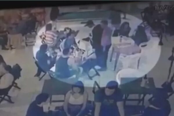Homem que confessou o assassinato de pai e filho em bar de Uberlândia é preso 6 anos após o crime