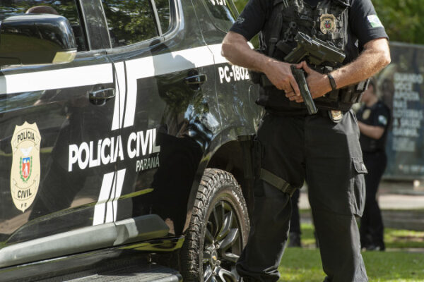 PCPR e PMPR prendem homem por posse irregular de arma de fogo em Pitanga