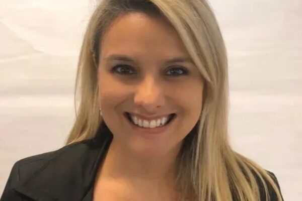 Diretor do SENAI causa indignação ao exigir que vítimas de gordofobia se desculpem com servidora denunciada Roberta Justus, servidora acusada de gordofobia (Divulgação: Rede Geração.com)