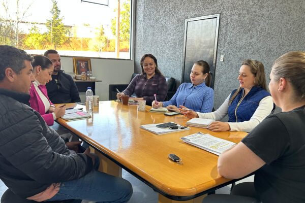 Prefeito Fernando Mierzva se reuniu com equipe da Cultura do município para tratar sobre o festival (Foto: Ascom/PMV)