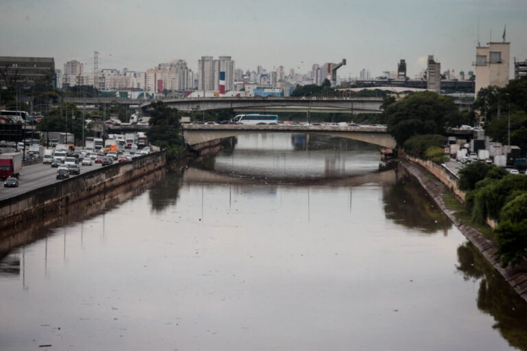 Rio Tietê apresenta vulnerabilidade apesar da redução da poluição