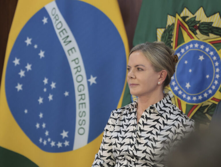 Gleisi Hoffmann se revolta contra acusações do União Brasil