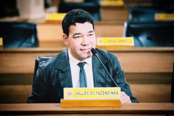 Suplente de Professora Angela pode comprar um terno?