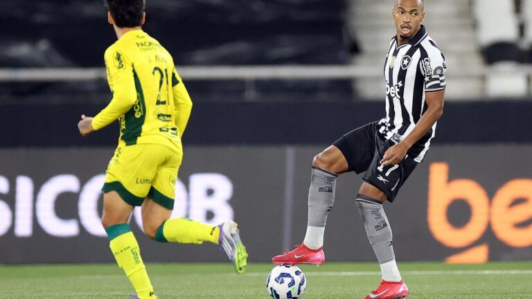 Empate do Botafogo gera críticas de Marlon Freitas