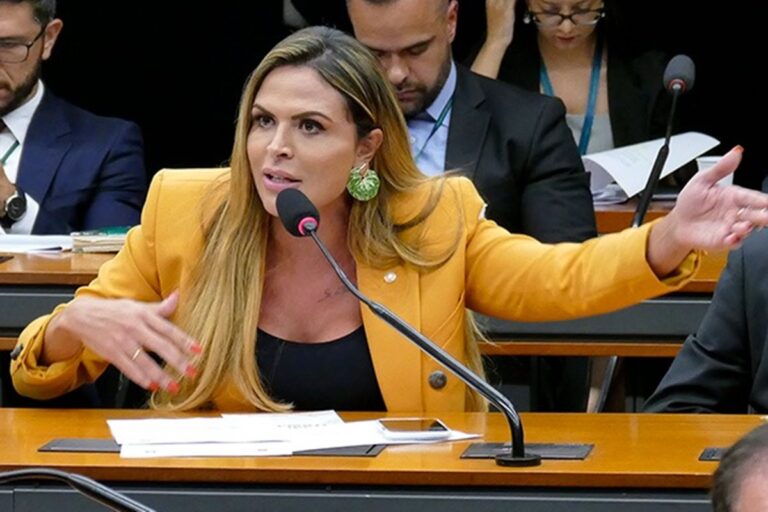 Silvye Alves anuncia saída do União após pressão para votar a favor da PEC