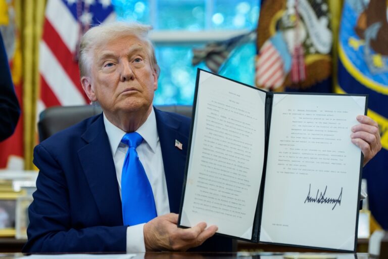 Trump anuncia Gold Card de residência por US$ 1 milhão